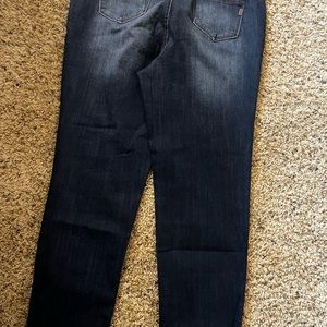 Kohls 1822 distressed women jeans . Never worn